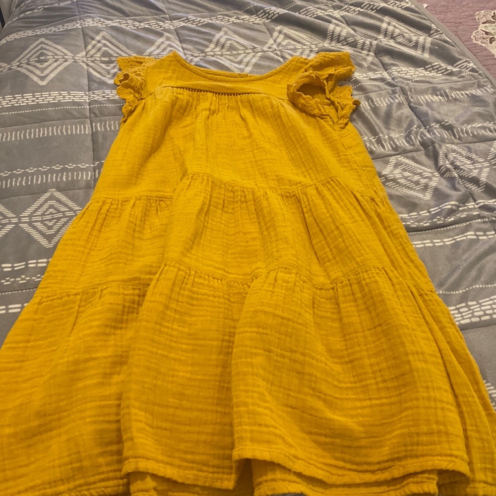 yellow dress